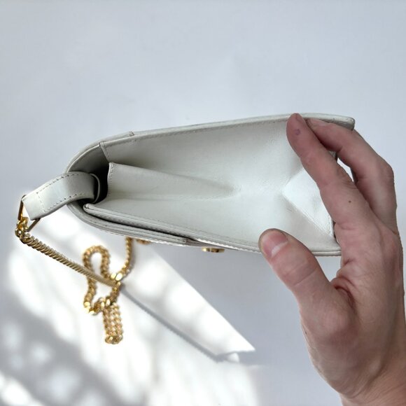VINTAGE GUCCI White Leather & Gold Strap Crossbody Clutch / Purse 406 004 626 - Picture 8 of 16